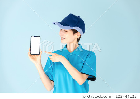 Woman, delivery, smartphone, smile 122444122