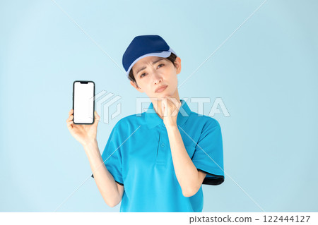 女人送上智慧型手機的擔憂 122444127