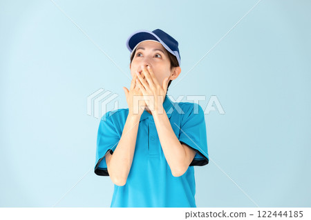 Woman delivery surprised 122444185