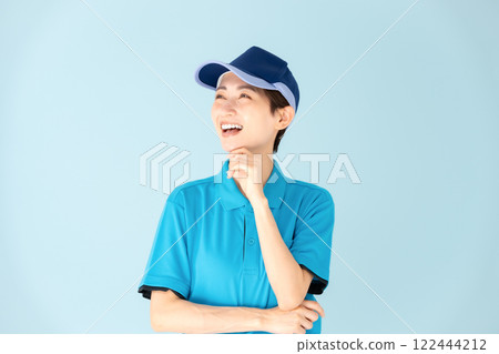 Woman, home delivery, thinking, smiling 122444212