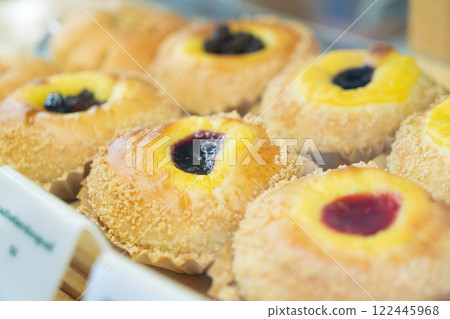 Freshly Baked Raisin Custard Buns with Crumble Topping Freshly Baked Raisin Custard Buns with Crumble Topping 122445968