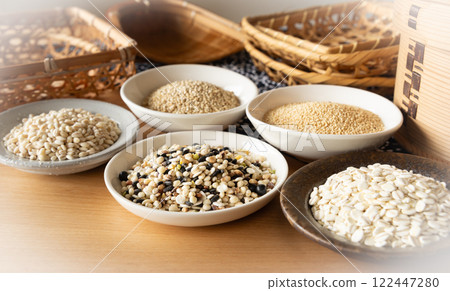 小米壓榨大麥、糯大麥、藜麥、莧菜、煮飯用、各種健康食材 小米壓榨大麥、糯大麥、藜麥、莧菜、煮飯用、各種健康食材 122447280