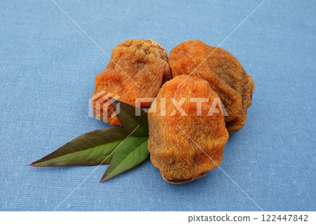Dried persimmon 122447842