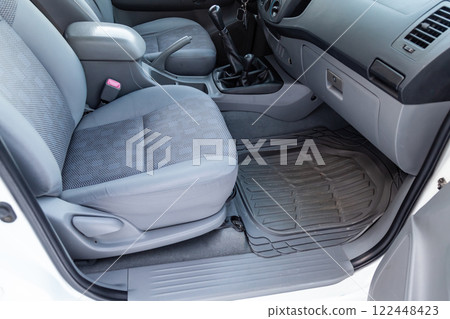 Comfortable front seats inside the car: the driver and passenger, tied with genuine black leather, modern interior design, the steering wheel covered with black wood and a luxurious center console. 122448423