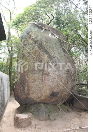 Megaliths at Ufushina Shrine (Utazu Town, Kagawa Prefecture) 122450244