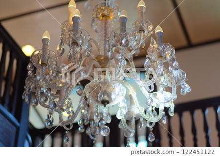 A gorgeous chandelier sparkling in a Western-style building 122451122