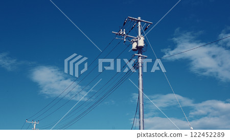 藍天和電線桿 藍天和電線桿 122452289
