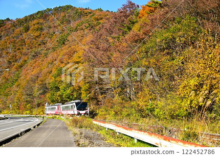 Autumn on the Kamaishi Line (Galaxy Dream Line Kamaishi Line) sightseeing train Autumn on the Kamaishi Line (Galaxy Dream Line Kamaishi Line) sightseeing train 122452786