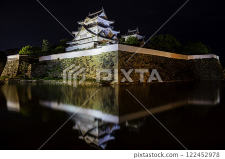 Beautiful Kishiwada Castle tower at night (Kishiwada City, Osaka Prefecture) Beautiful Kishiwada Castle tower at night (Kishiwada City, Osaka Prefecture) 122452978