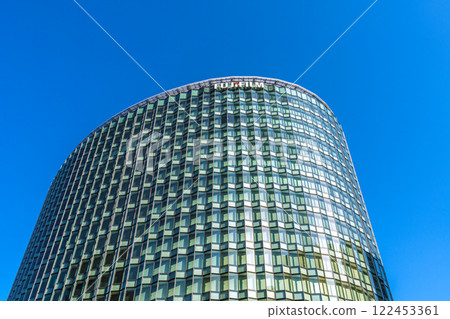 Yokohama cityscape in Japan, overlooking Fuji Xerox R&D Square in front of Shin-Takashima Station (January 15, 2025) 122453361