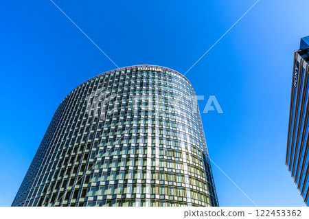 Yokohama cityscape in Japan, overlooking Fuji Xerox R&D Square in front of Shin-Takashima Station (January 15, 2025) 122453362