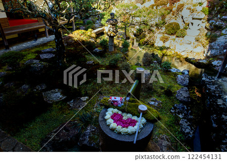 日本花園裡的愛花淨水器 122454131