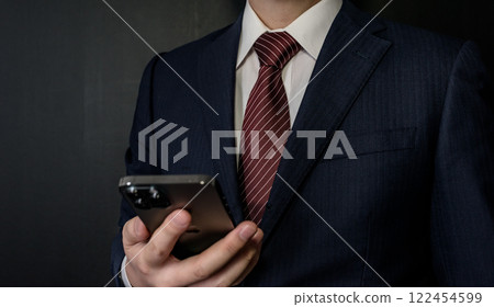 Businessman wearing a suit 122454599