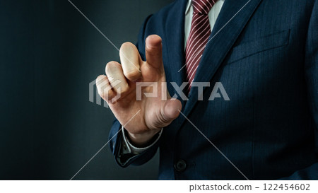 Businessman wearing a suit 122454602
