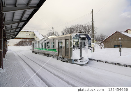 H100 type diesel train (H100-90) at Aibetsu Station 122454666