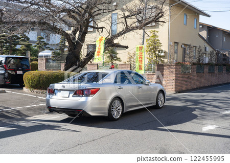 An undercover police car parked in front of a bank transfer fraud banner 122455995
