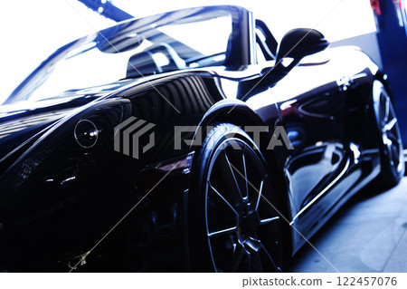 有光澤的黑色敞篷車 有光澤的黑色敞篷車 122457076