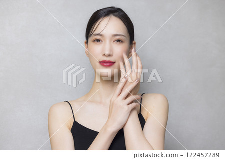 A young lady hitting his cheek 122457289