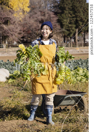 田間勞動的婦女風景 122457558