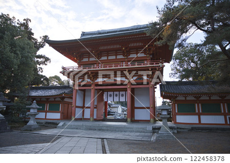 Imamiya Shrine: The beautiful vermilion tower gate seen from the grounds 2 122458378
