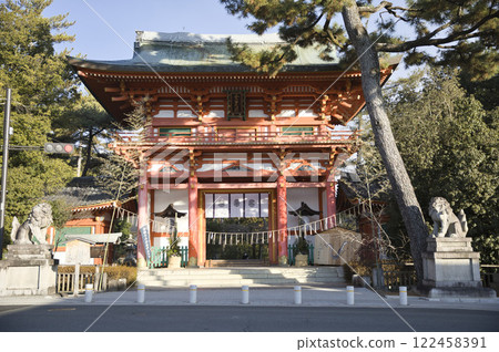Imamiya Shrine: Tower gate illuminated by the morning sun as seen from Imamiyamonzen-dori street 1 122458391