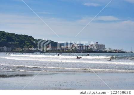 [Kamakura City] Scenery of Yuigahama Beach 122459628