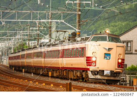 485 series express train Raicho running between Takatsuki and Shimamoto 122460847