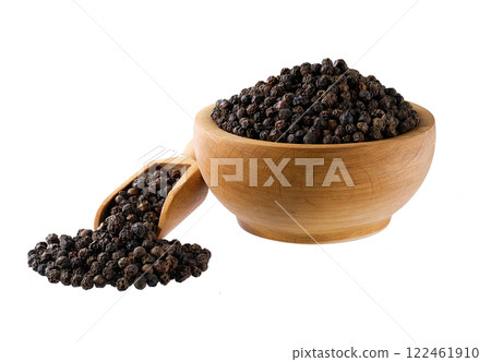 black pepper seeds in a wooden bowl isolated on white background. 122461910