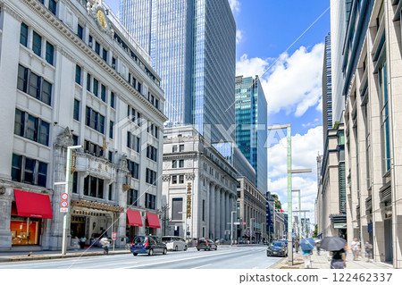 東京日本橋的寬闊街道和宏偉的建築 122462337
