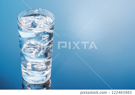A clear glass filled with chilled water and ice cubes, creating a refreshing and cool drink 122463983