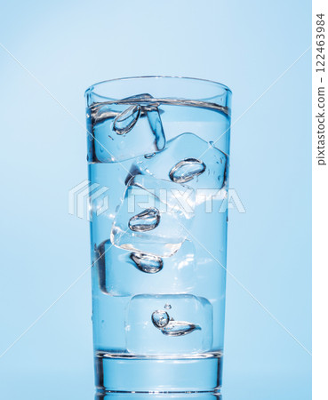 A clear glass filled with chilled water and ice cubes, creating a refreshing and cool drink 122463984