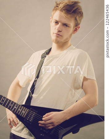 Man playing on electric guitar 122465436
