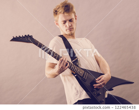 Man playing on electric guitar 122465438