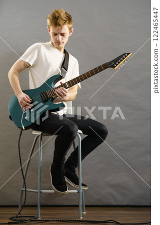 Man playing on electric guitar 122465447