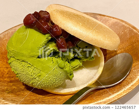 Matcha Ice Cream Monaka 122465657