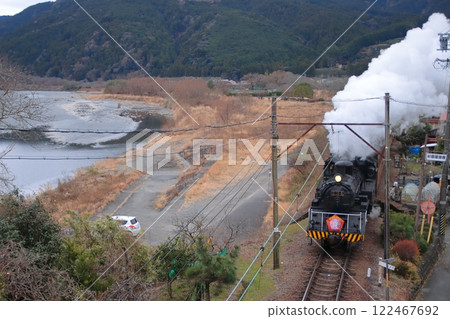 Oigawa Railway C10 steam locomotive (former Rasa Kogyo specification) running leisurely with special decorations_Photo taken on January 12, 2025 Oigawa Railway C10 steam locomotive (former Rasa Kogyo specification) running leisurely with special decorations_Photo taken on January 12, 2025 122467692