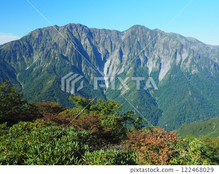 從白兔門望去的初秋穀川山 從白兔門望去的初秋穀川山 122468029