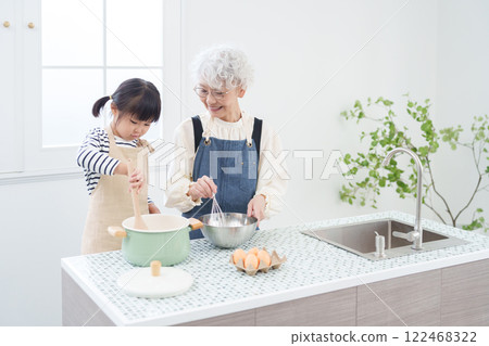 奶奶和孫子做飯 奶奶和孫子做飯 122468322