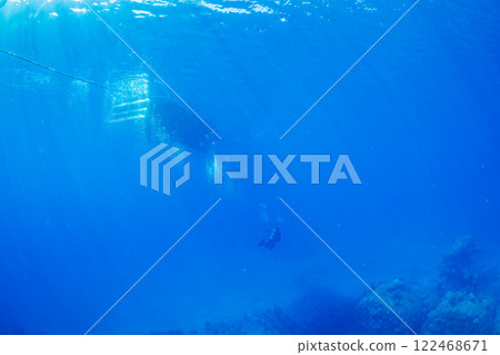 Diver diving into a sunken ship, Ogasawara Diver diving into a sunken ship, Ogasawara 122468671