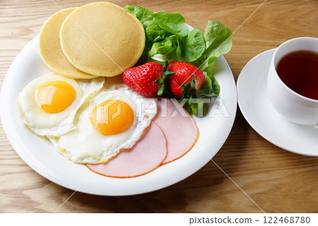 早餐火腿雞蛋和煎餅 122468780