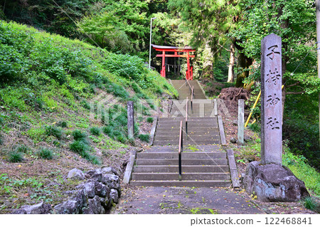 澀川市深山中的小茂地神社鳥居 122468841
