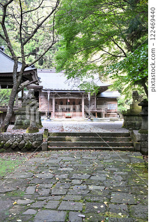 Komochi Shrine, quietly located in the mountains, Shibukawa City 122469440