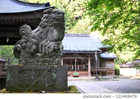 Komochi Shrine, quietly located in the mountains, with guardian lions in the grounds, Shibukawa City Komochi Shrine, quietly located in the mountains, with guardian lions in the grounds, Shibukawa City 122469479