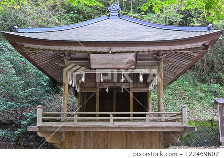 Komochi Shrine, quietly located in the mountains, Kagura Hall, Shibukawa City 122469607