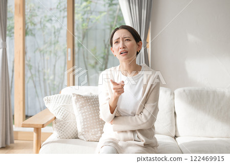 Woman in a bad mood 122469915