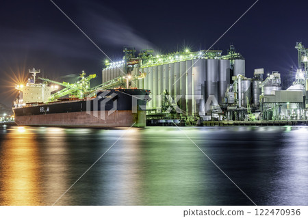 Night view of Mizushima Port Grain Combinat, Pacific Grain Center, loading grain into the silo, Kurashiki City, Okayama Prefecture 122470936