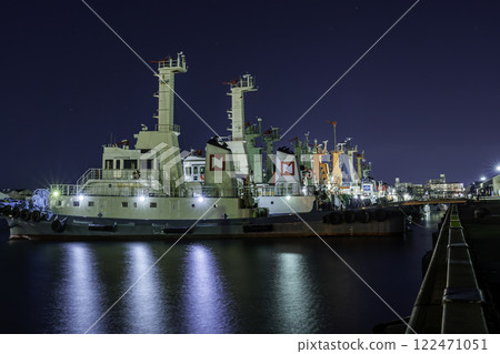 Night view of Mizushima Port, ships anchored, Kurashiki City, Okayama Prefecture 122471051