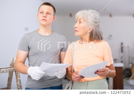 Teenager helping senior woman with home improvement works Teenager helping senior woman with home improvement works 122471052