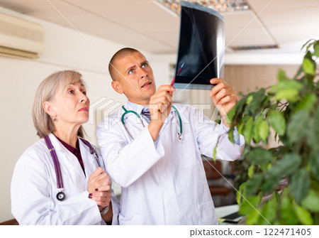 Two doctors analyzing roentgenogram 122471405