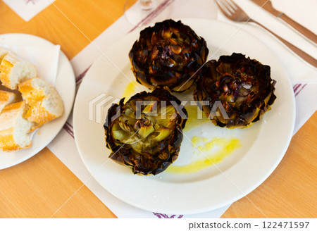 Appetizing dish of artichokes 122471597